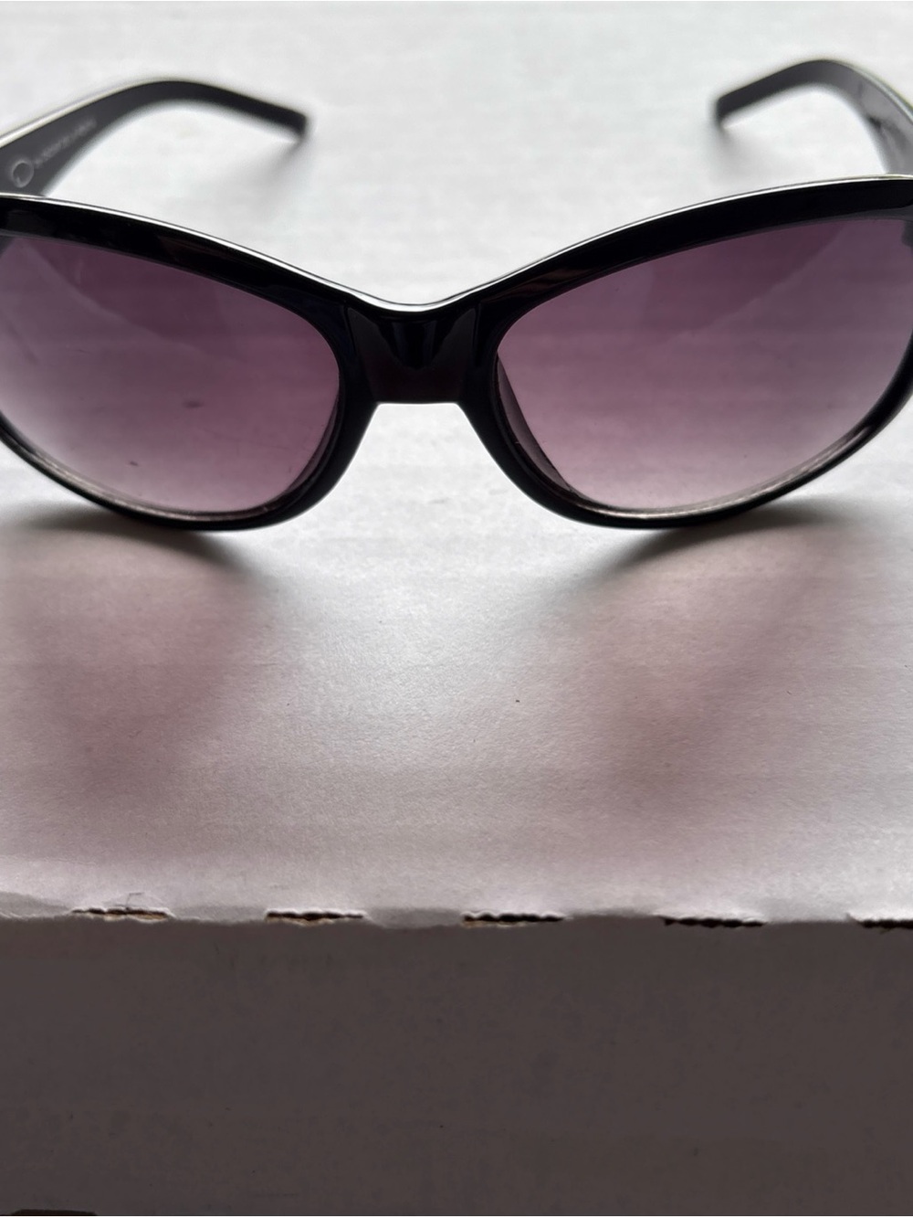 Oscar de la Renta Black Frame Sunglasses with Purple Gradient Lenses